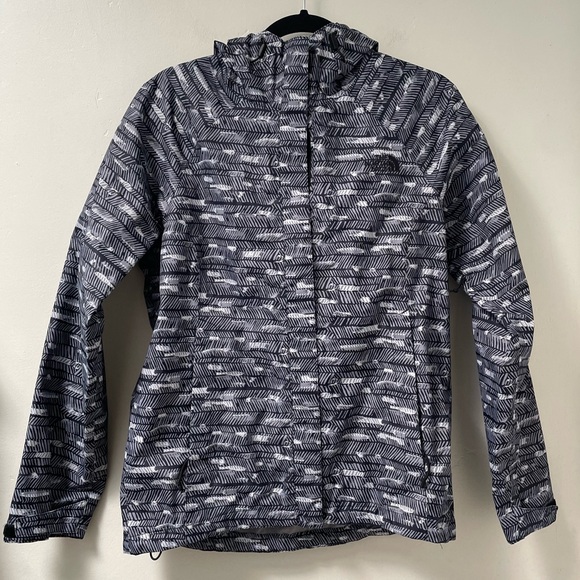 The North Face Women’s Novelty Venture Waterproof Rain Jacket - Picture 2 of 10